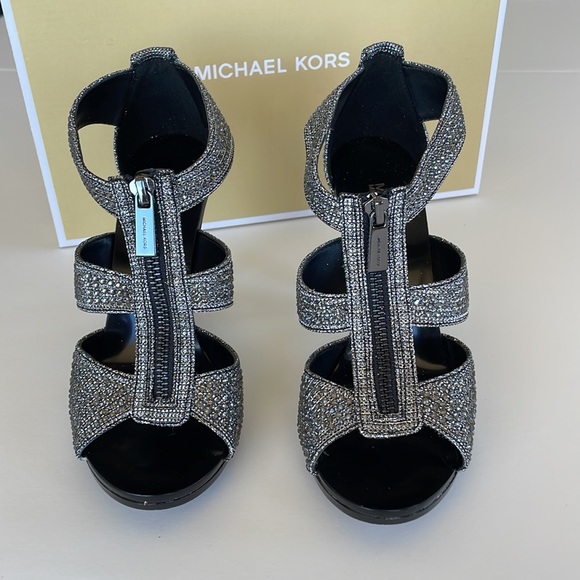 NWT Michael Kors Berkley T Strap Silver 6 M - Picture 2 of 16